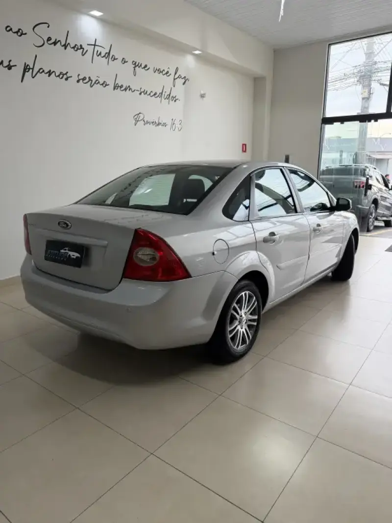 Focus Sedan - Foto