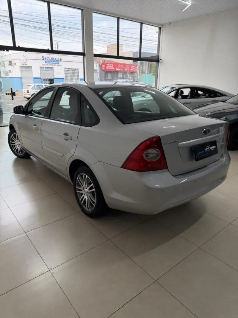 Focus Sedan - Foto