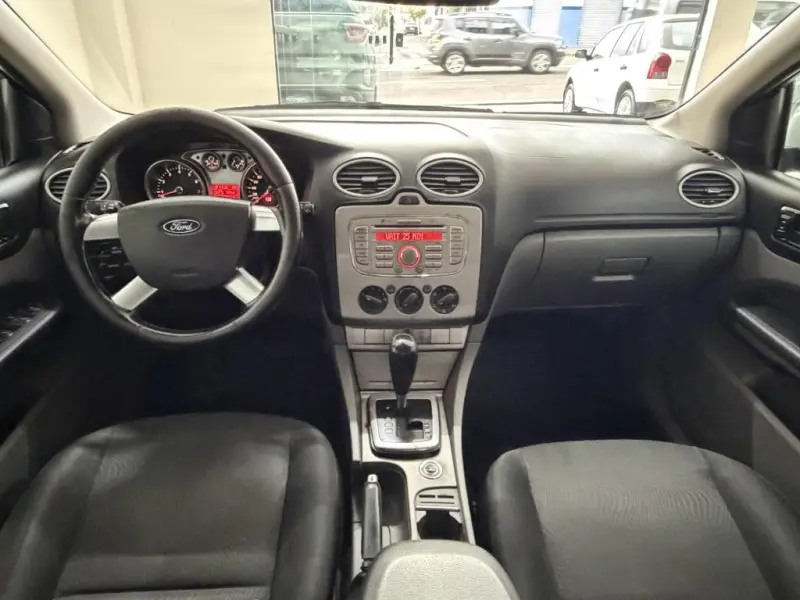 Focus Sedan - Foto