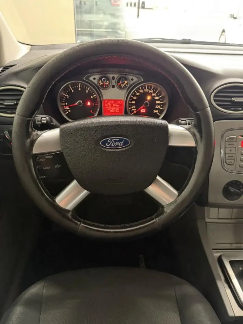Focus Sedan - Foto